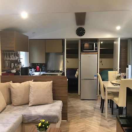 Mobilhome Familial 6 A 7 P 3 Chambres 42 M2 Saint Brevin Les Pierres Couchees Dış mekan fotoğraf