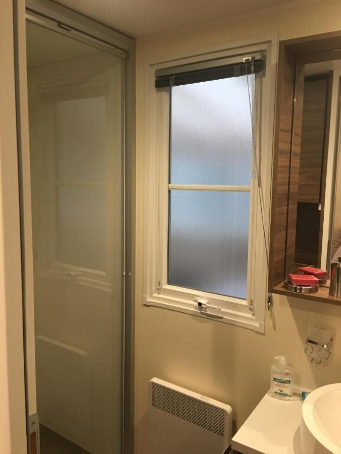 Mobilhome Familial 6 A 7 P 3 Chambres 42 M2 Saint Brevin Les Pierres Couchees Dış mekan fotoğraf