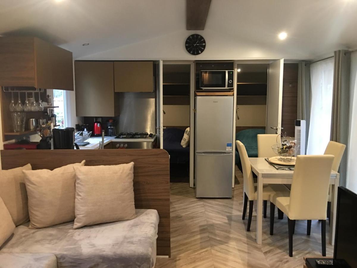 Mobilhome Familial 6 A 7 P 3 Chambres 42 M2 Saint Brevin Les Pierres Couchees Dış mekan fotoğraf