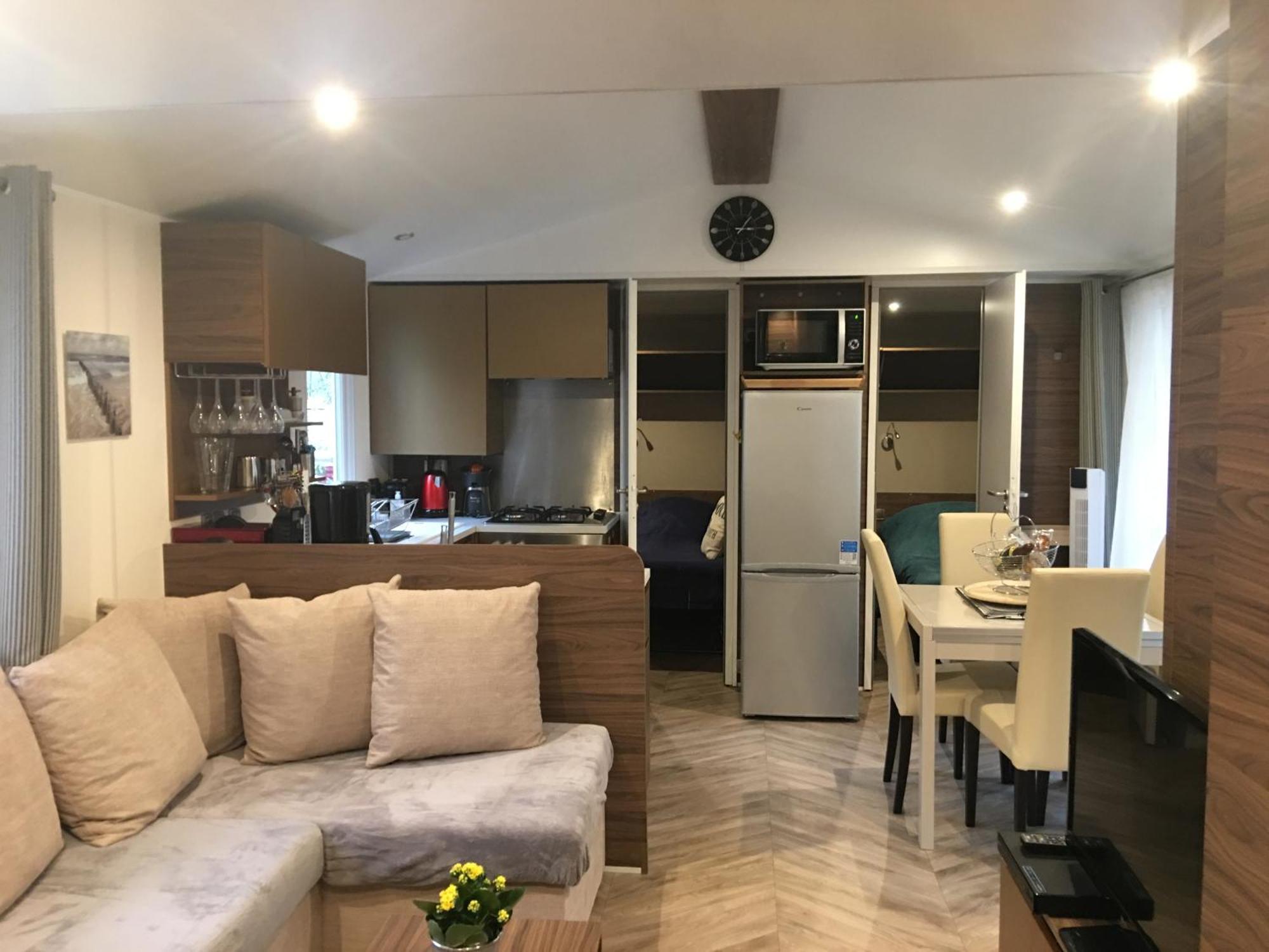 Mobilhome Familial 6 A 7 P 3 Chambres 42 M2 Saint Brevin Les Pierres Couchees Dış mekan fotoğraf