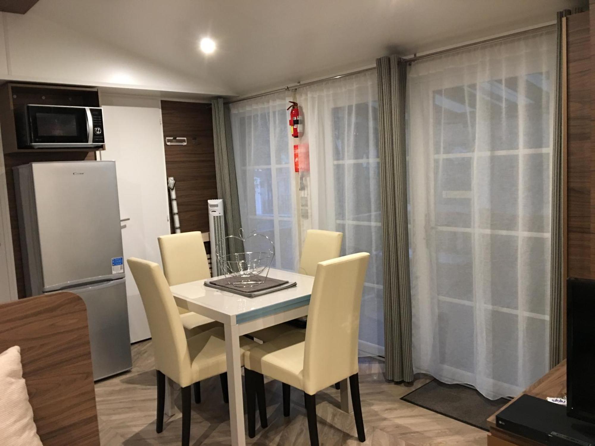 Mobilhome Familial 6 A 7 P 3 Chambres 42 M2 Saint Brevin Les Pierres Couchees Dış mekan fotoğraf